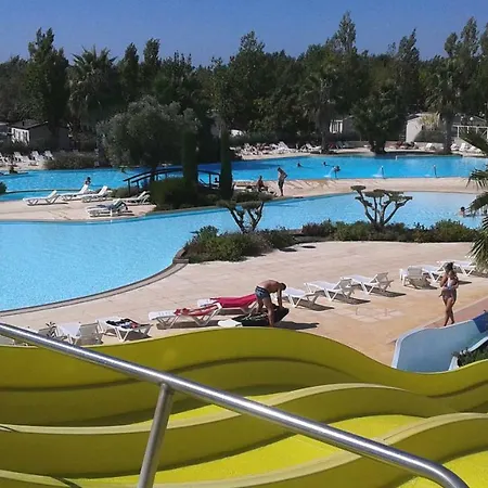 Prázdninový areál Mobil Grand Luxe 6/8 Pers Camping **** *